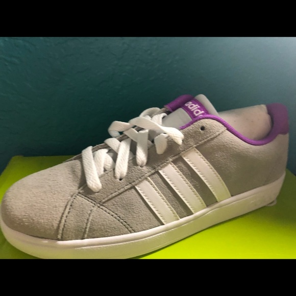 A pair of adidas neo - Picture 3 of 5